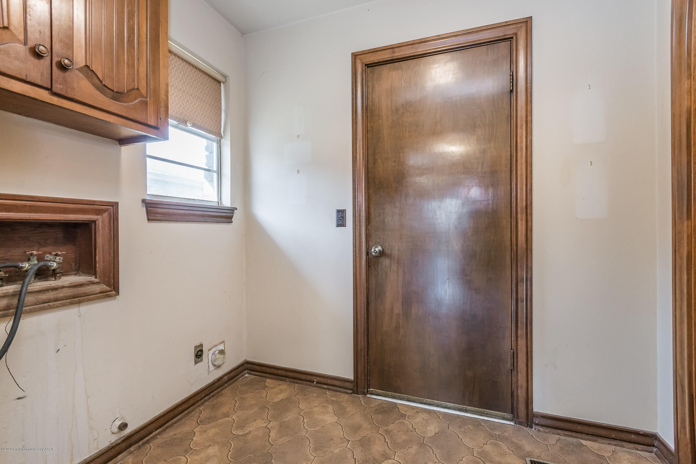 6115 Hanson Road Amarillo, TX 79106 - Photo 13 of 25 Utility Room