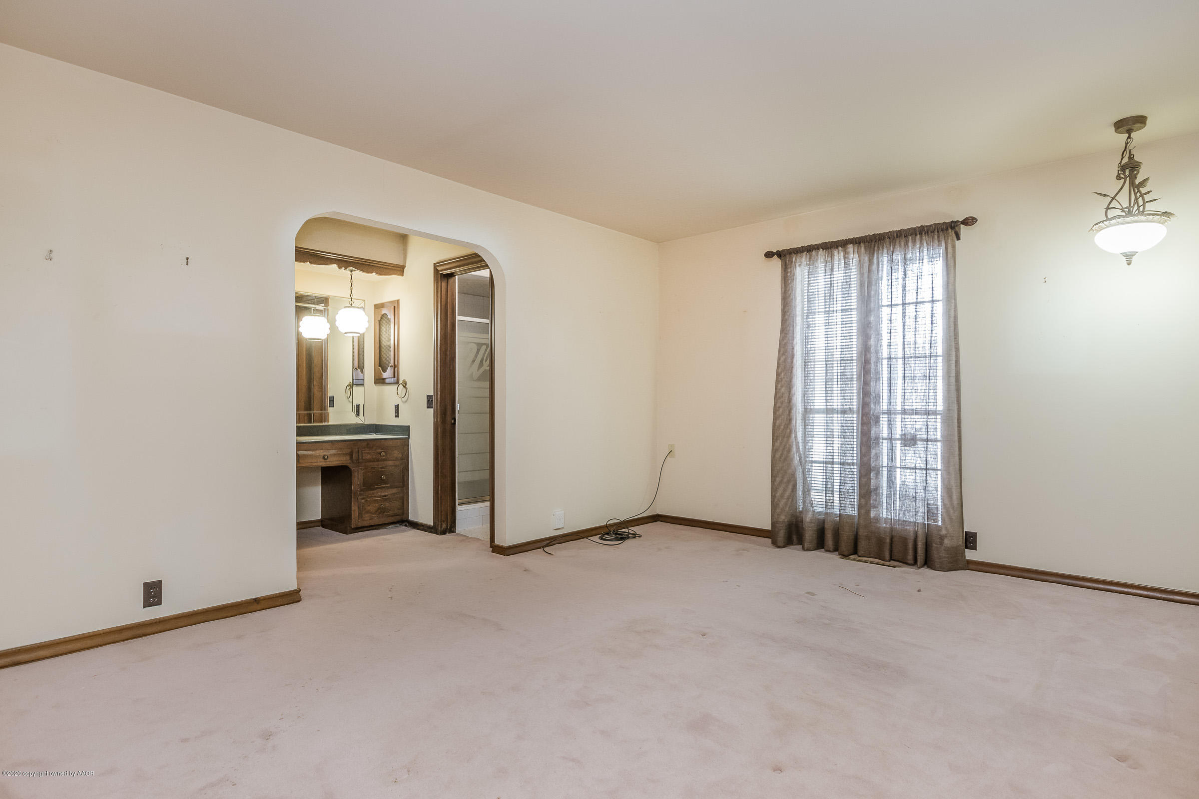 6115 Hanson Road Amarillo, TX 79106 - Photo 15 of 25 Master Bedroom