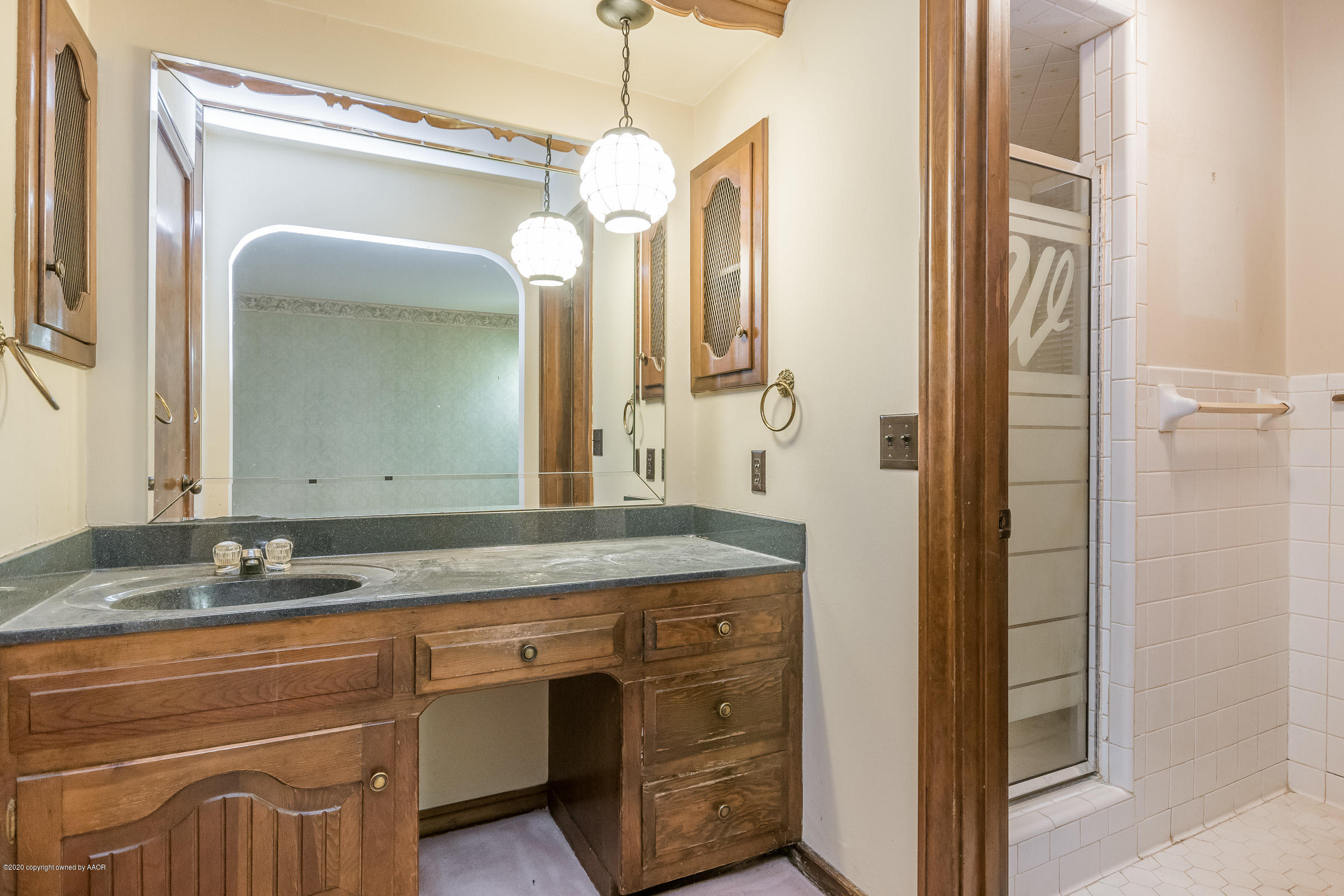 6115 Hanson Road Amarillo, TX 79106 - Photo 16 of 25 Master Bathroom