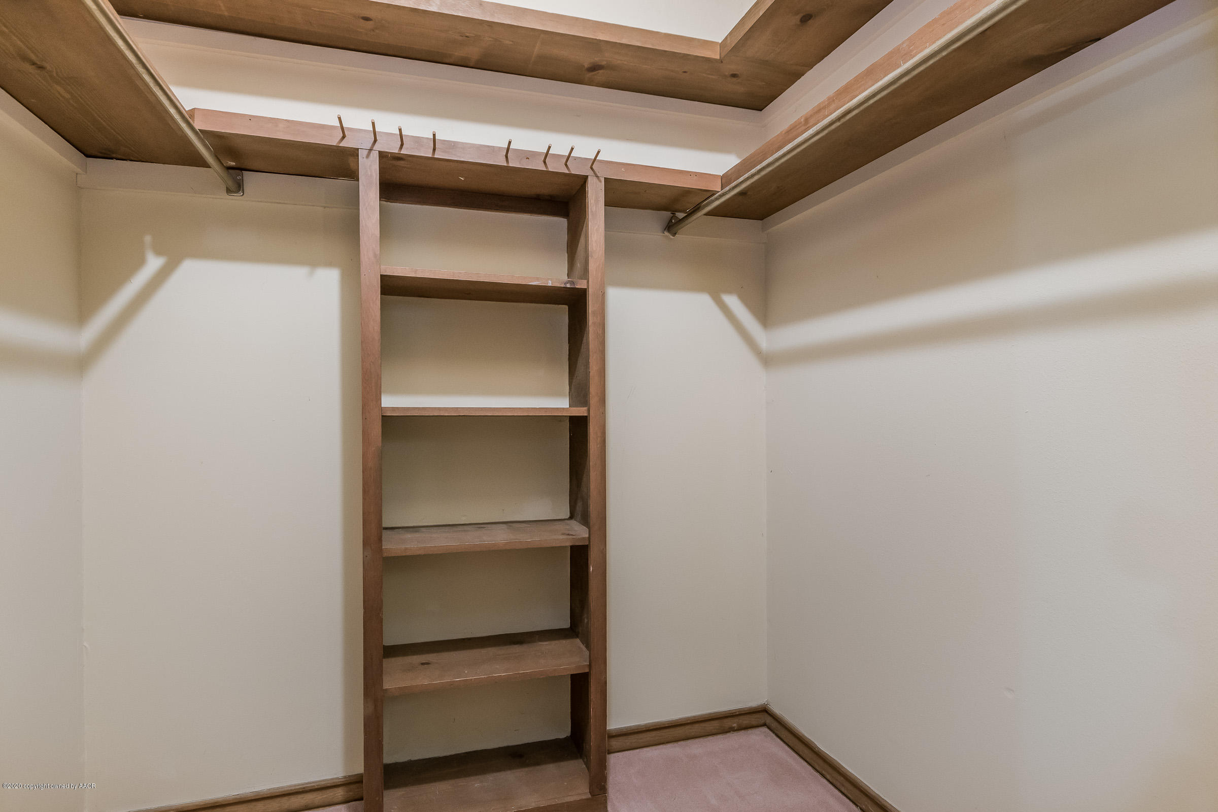 6115 Hanson Road Amarillo, TX 79106 - Photo 18 of 25 Master Closet