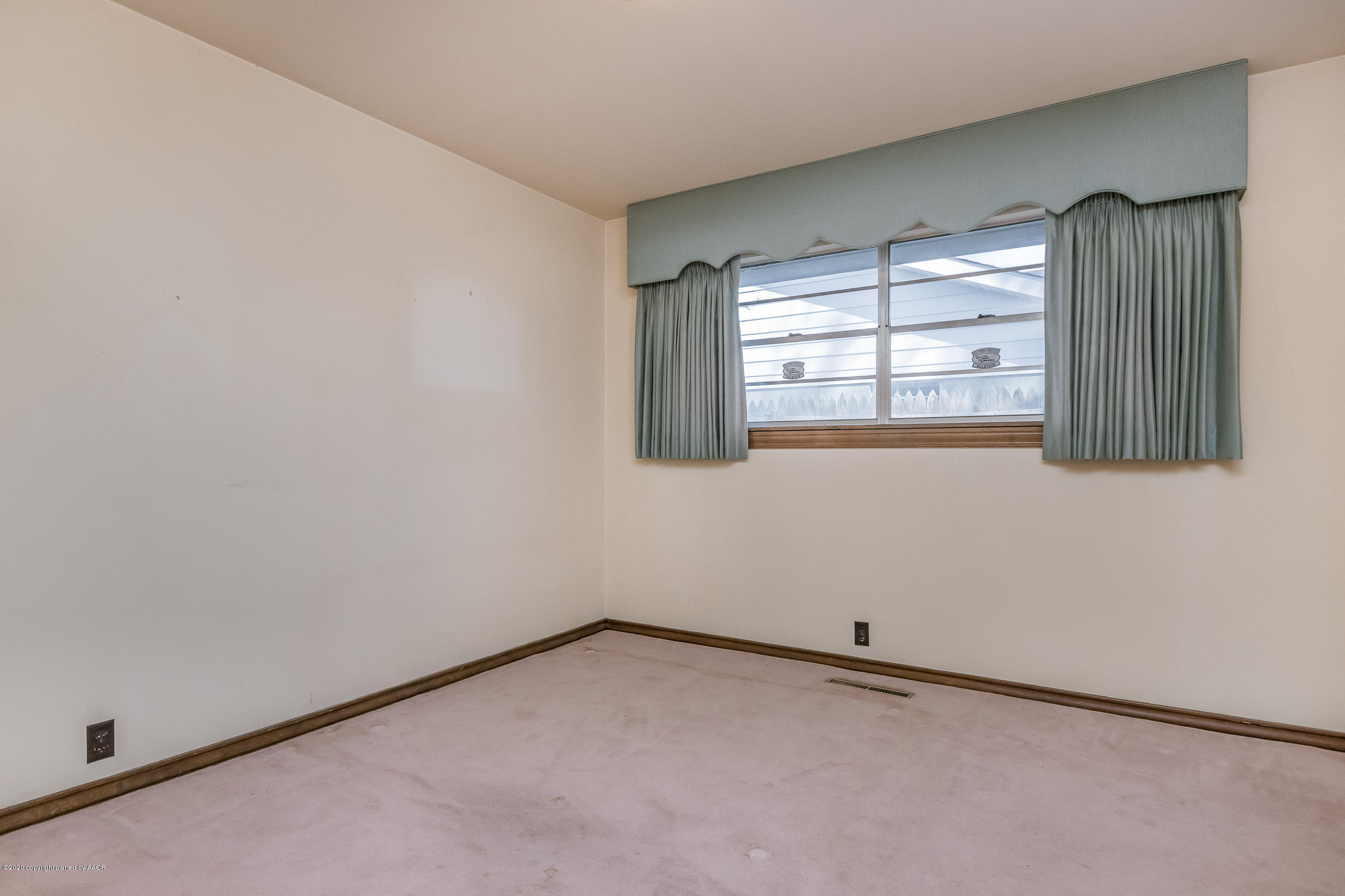 6115 Hanson Road Amarillo, TX 79106 - Photo 21 of 25 3rd Bedroom