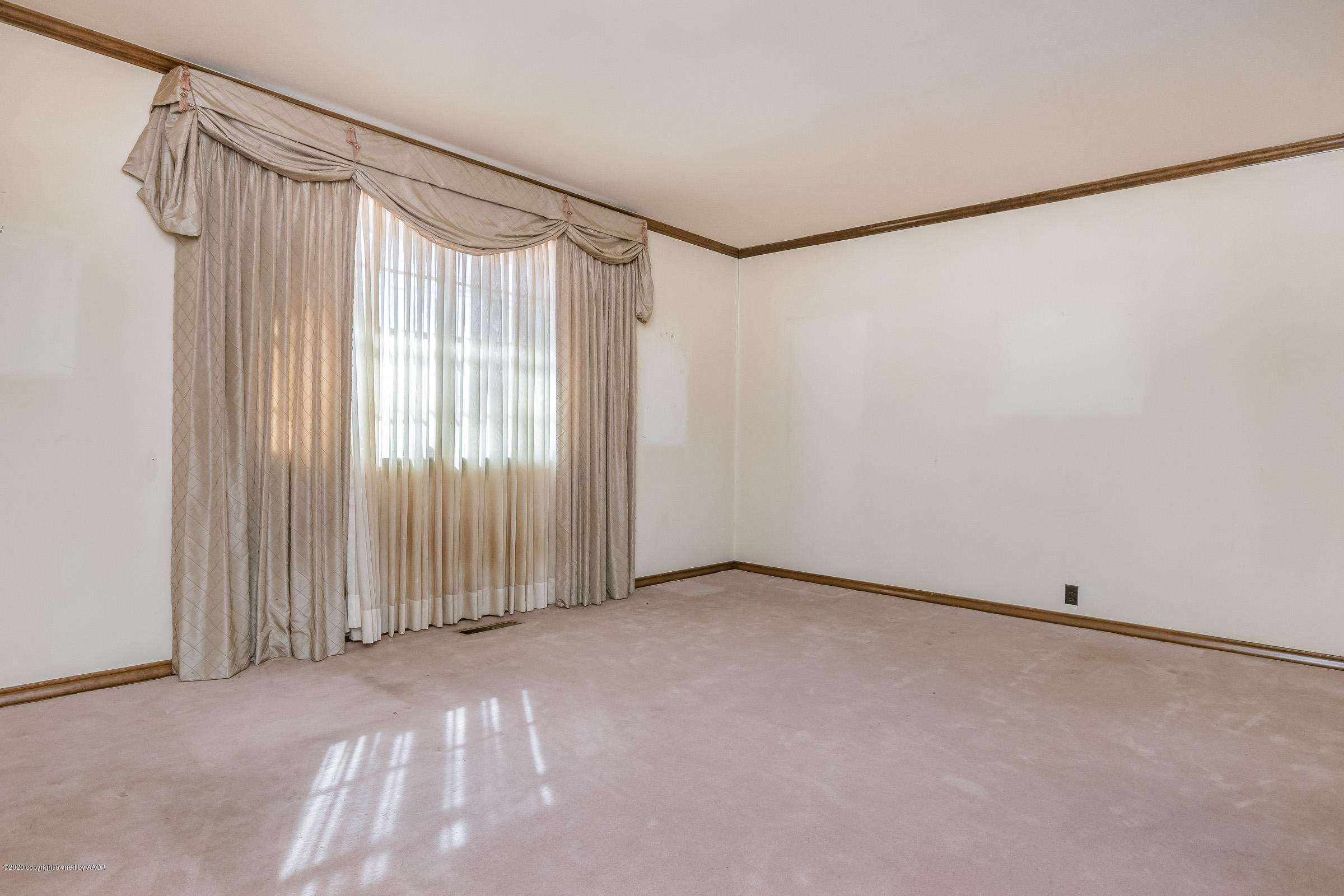 6115 Hanson Road Amarillo, TX 79106 - Photo 6 of 25 Living Room