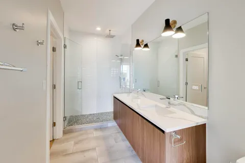 $299,000 | 2342 West Adams Street, Unit 208, Chicago, IL 60612