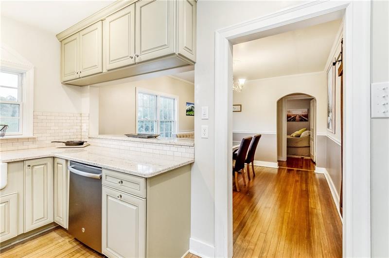 1129 Maple St Extension Coraopolis, PA 15108 - Photo 4 of 25 Gallery Image 4