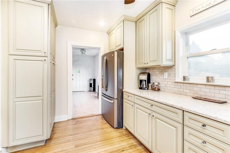 1129 Maple St Extension Coraopolis, PA 15108 - Photo 5 of 25 Gallery Image 5