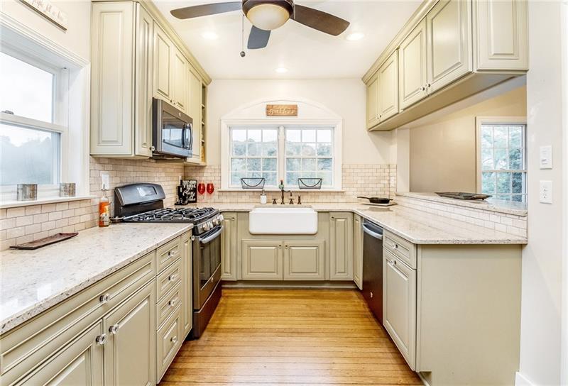 1129 Maple St Extension Coraopolis, PA 15108 - Photo 6 of 25 Gallery Image 6