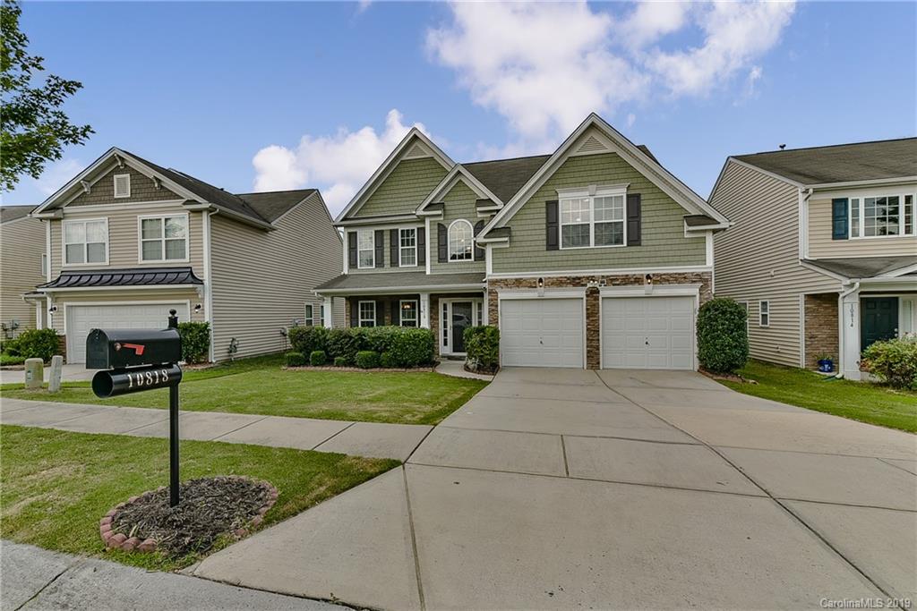 10818 Greenhead View Road Charlotte, NC 28262 - Photo 3 of 39 a front view of house with yard and green space