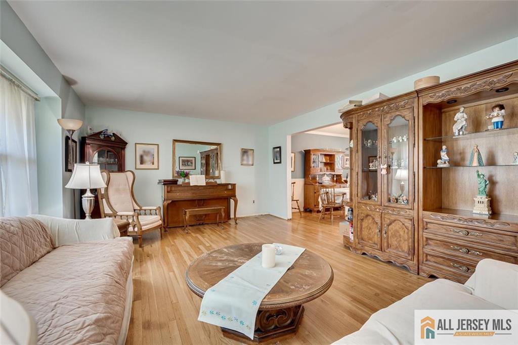 575 Grove Avenue Edison, NJ 08820 - Photo 7 of 36