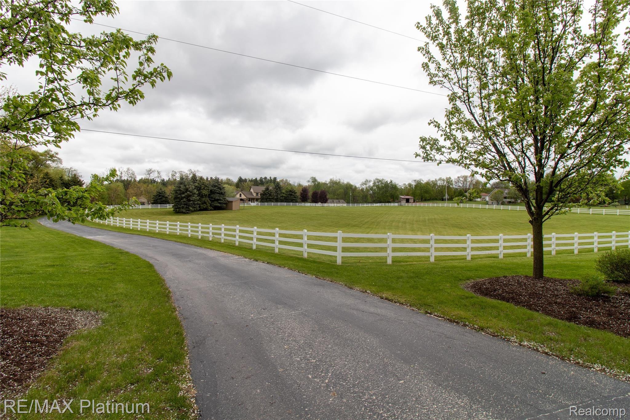 12983 Holtforth Road Fenton, MI 48430 - Photo 85 of 90 85.jpg