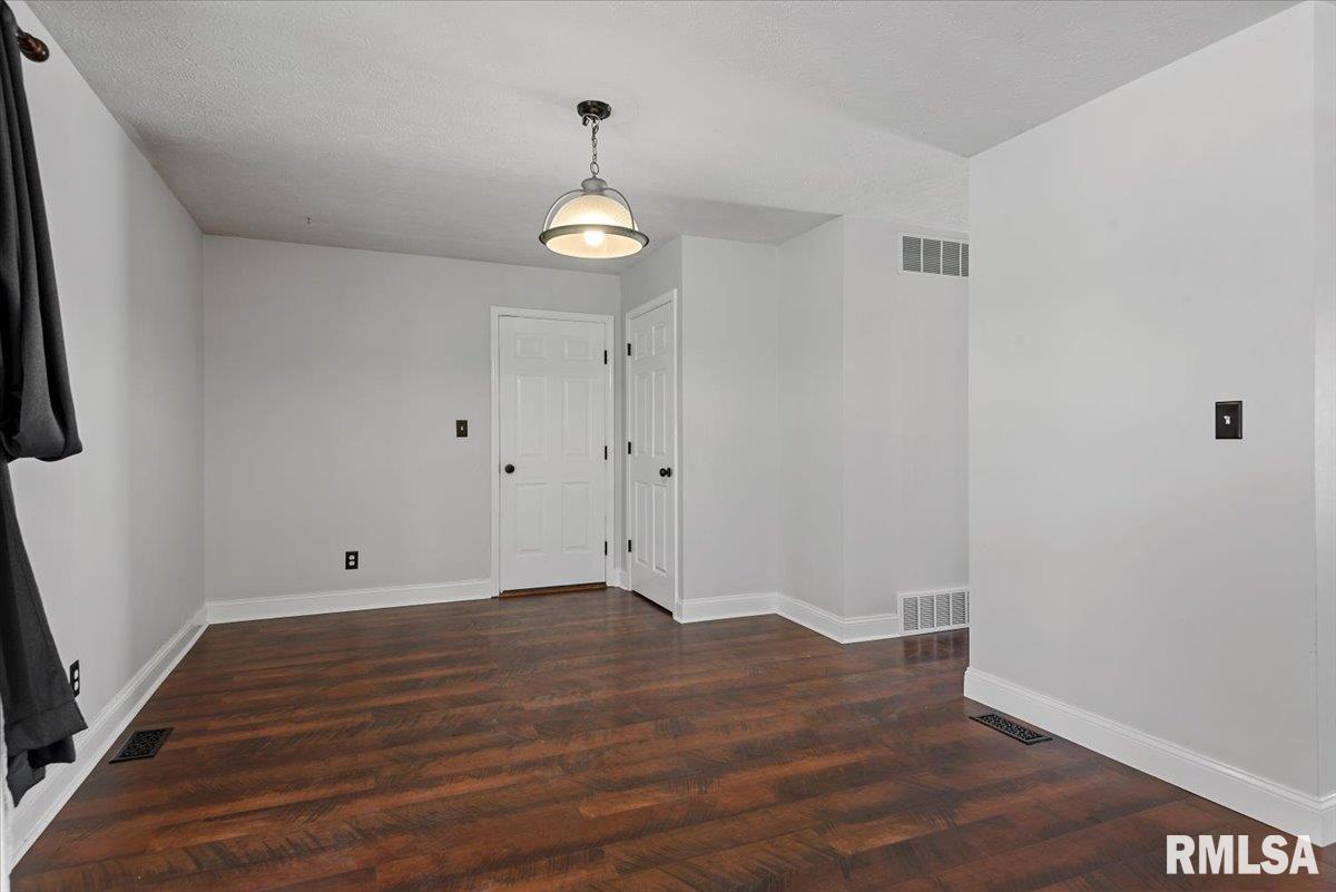 3712 Viking Boulevard Springfield, IL 62712 - Photo 11 of 45