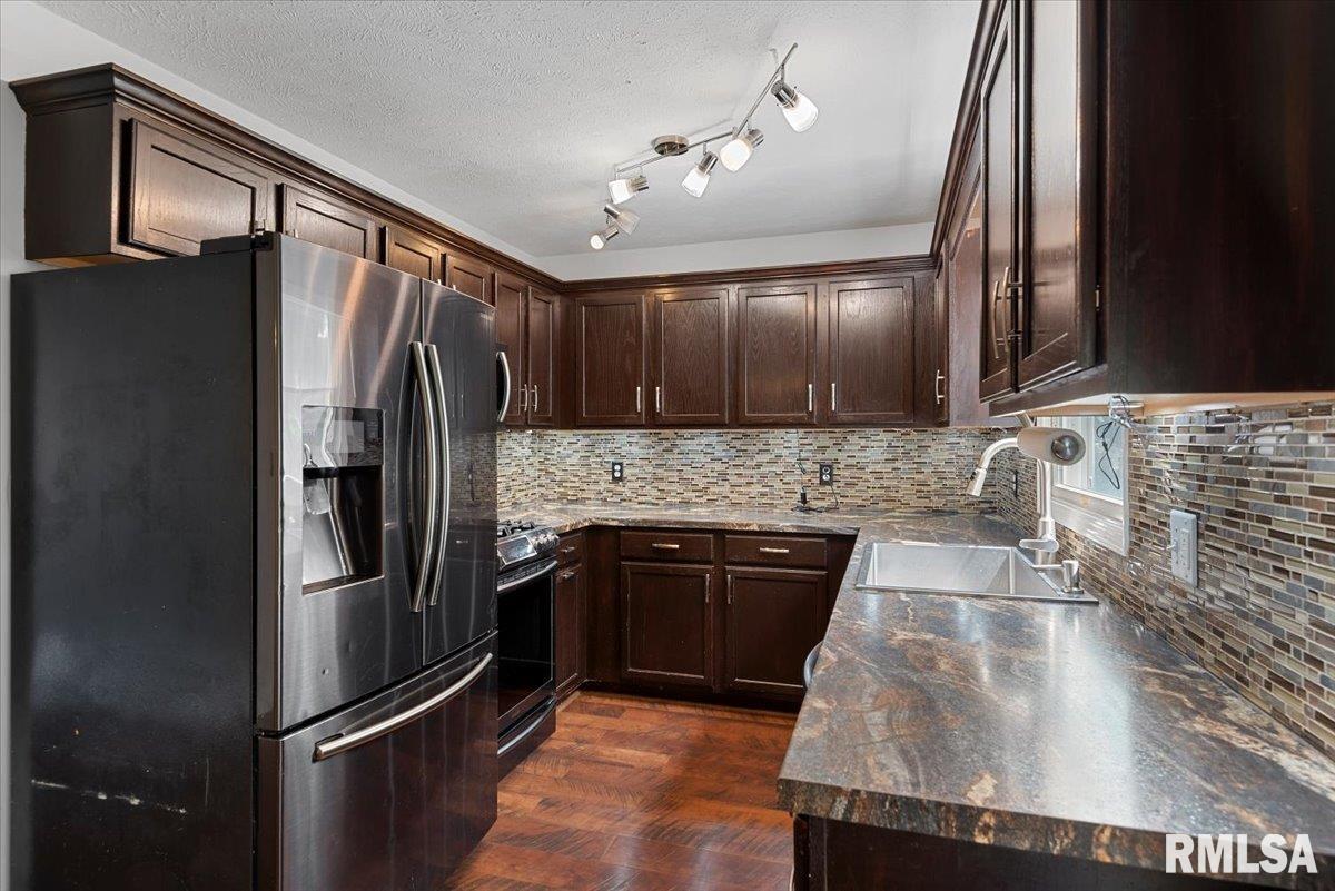 3712 Viking Boulevard Springfield, IL 62712 - Photo 12 of 45