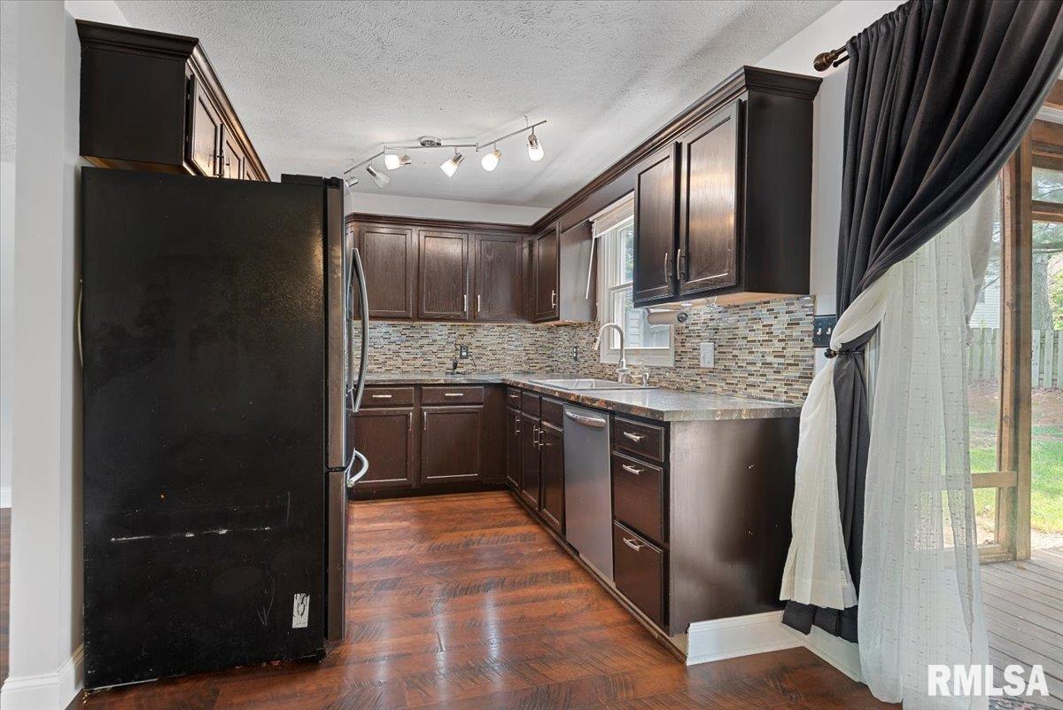 3712 Viking Boulevard Springfield, IL 62712 - Photo 13 of 45