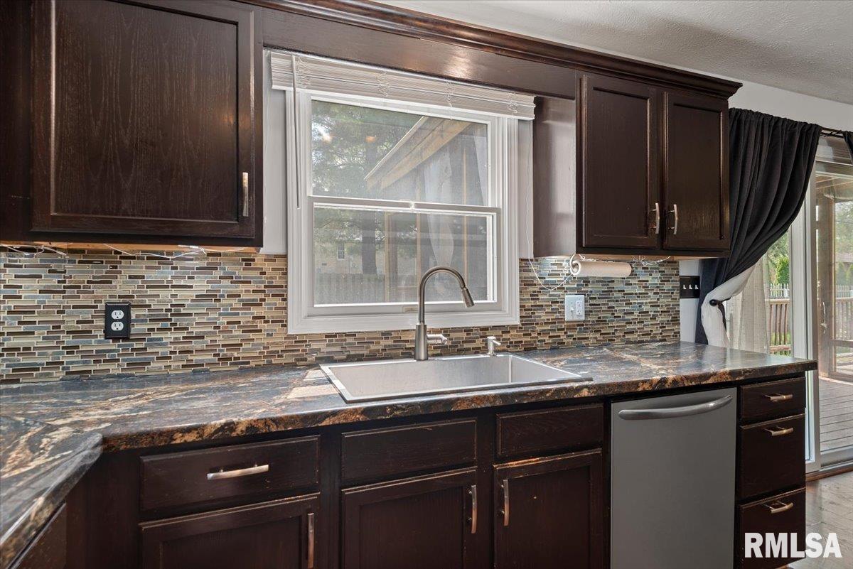 3712 Viking Boulevard Springfield, IL 62712 - Photo 14 of 45