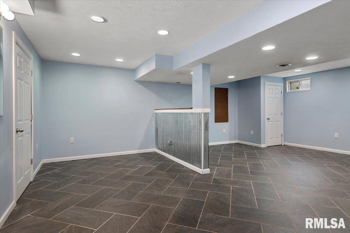 3712 Viking Boulevard Springfield, IL 62712 - Photo 30 of 45