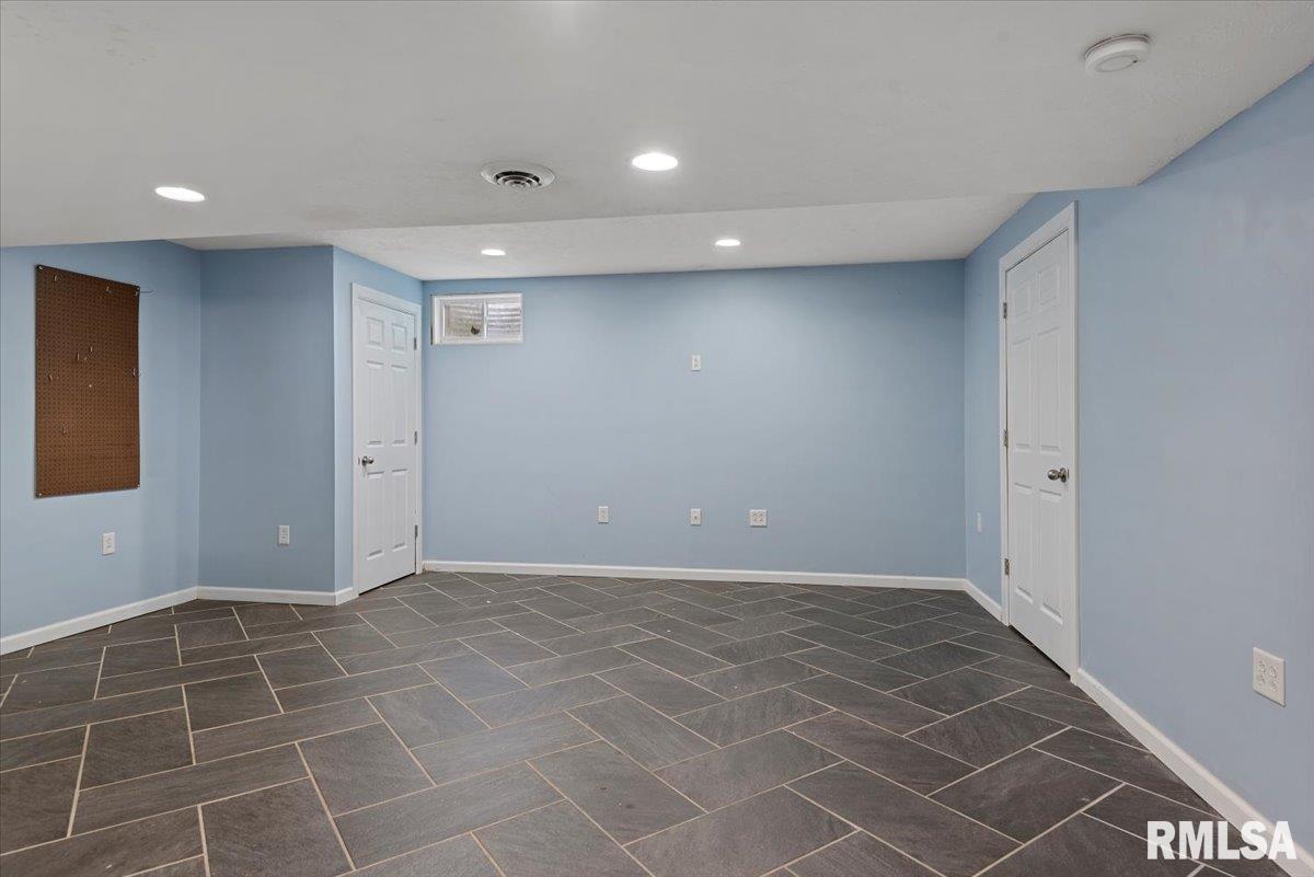 3712 Viking Boulevard Springfield, IL 62712 - Photo 32 of 45