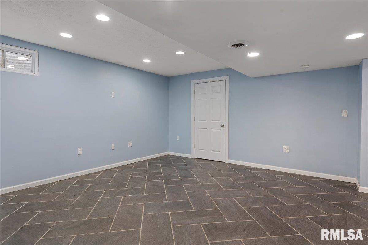 3712 Viking Boulevard Springfield, IL 62712 - Photo 33 of 45