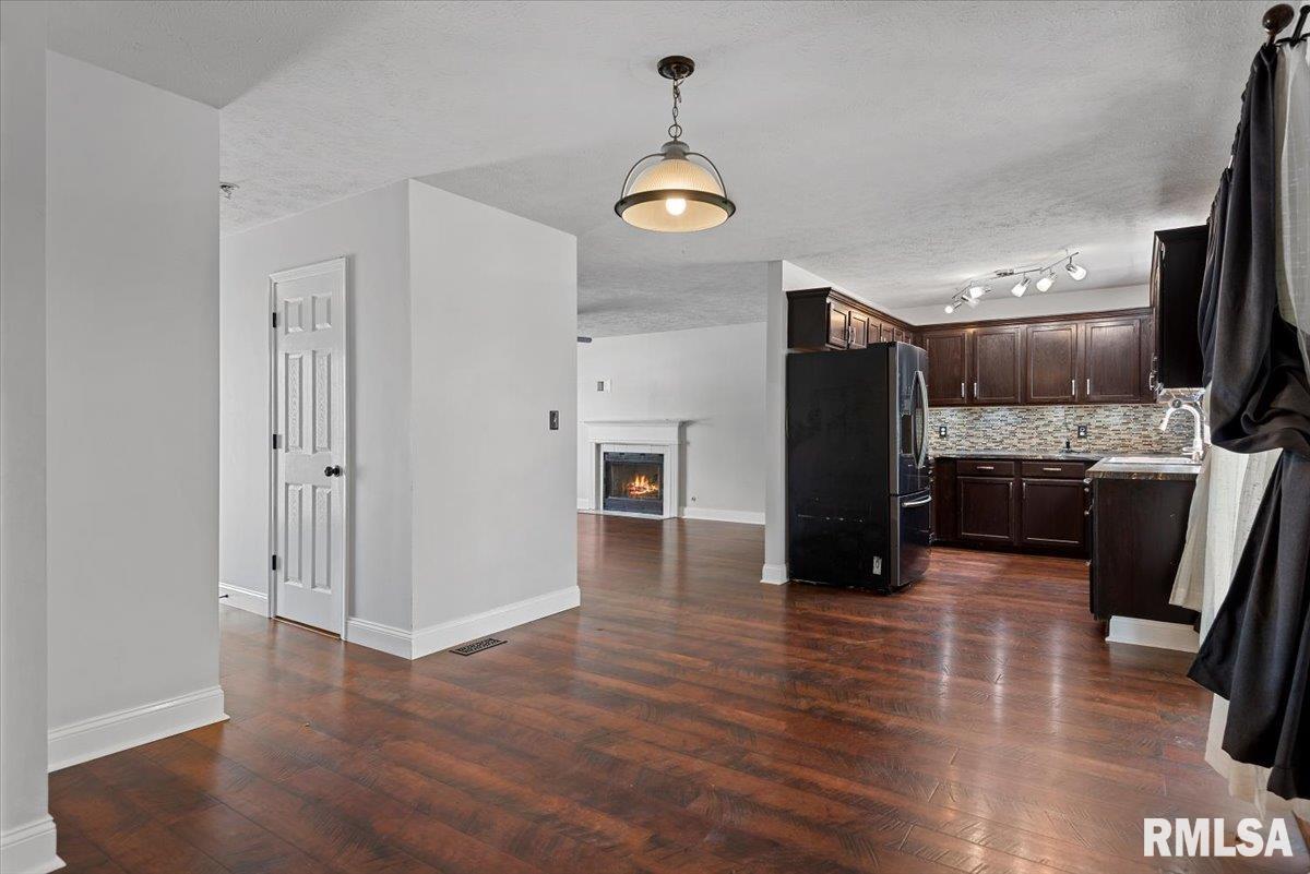 3712 Viking Boulevard Springfield, IL 62712 - Photo 10 of 45