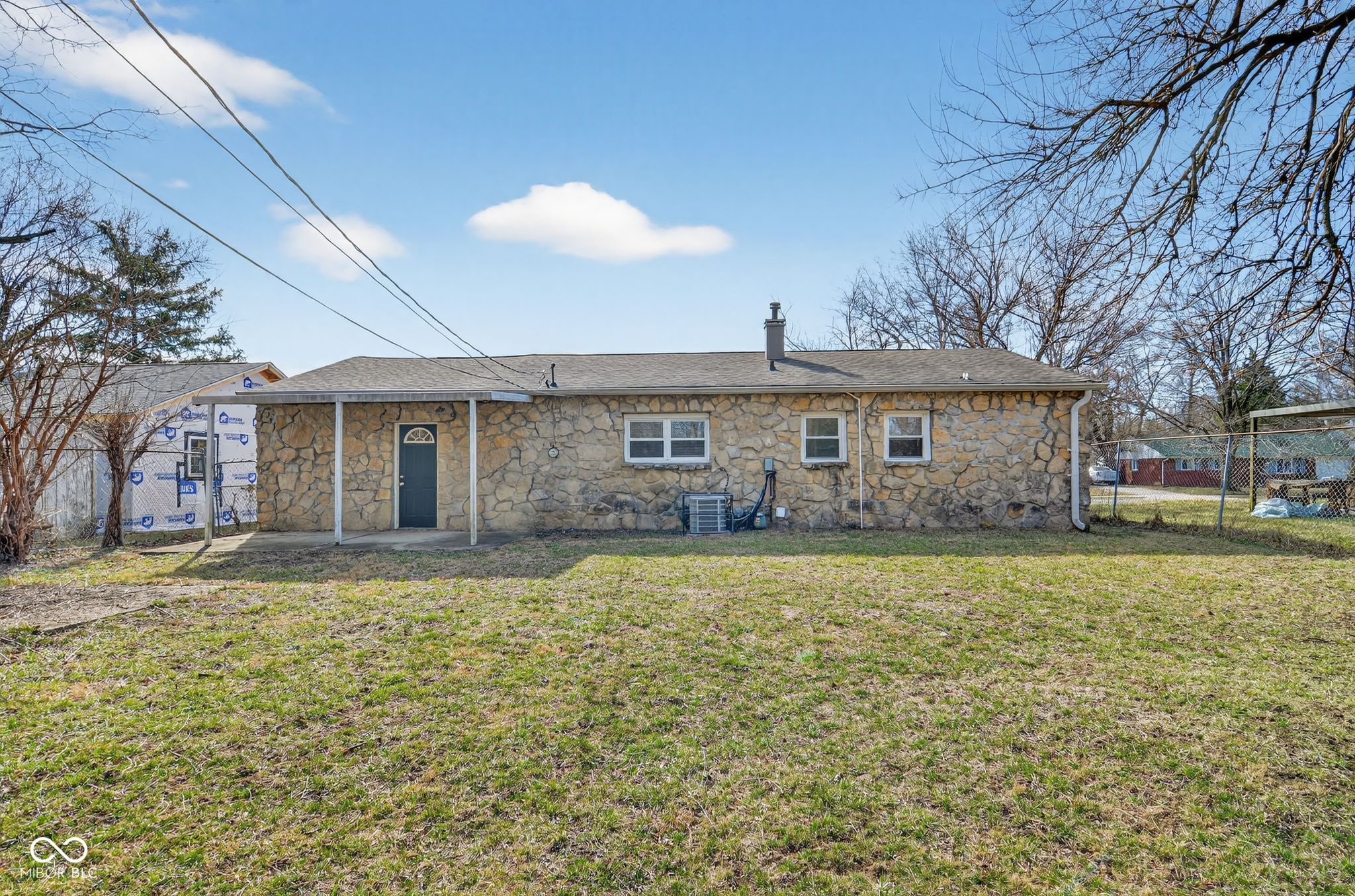 8724 Montery Road Indianapolis, IN 46226 - Photo 2 of 31