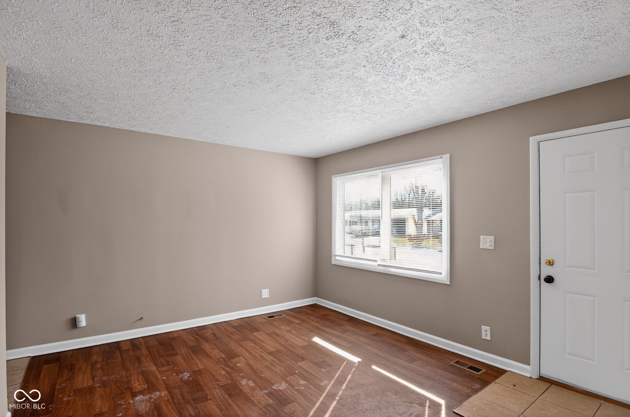 8724 Montery Road Indianapolis, IN 46226 - Photo 5 of 31