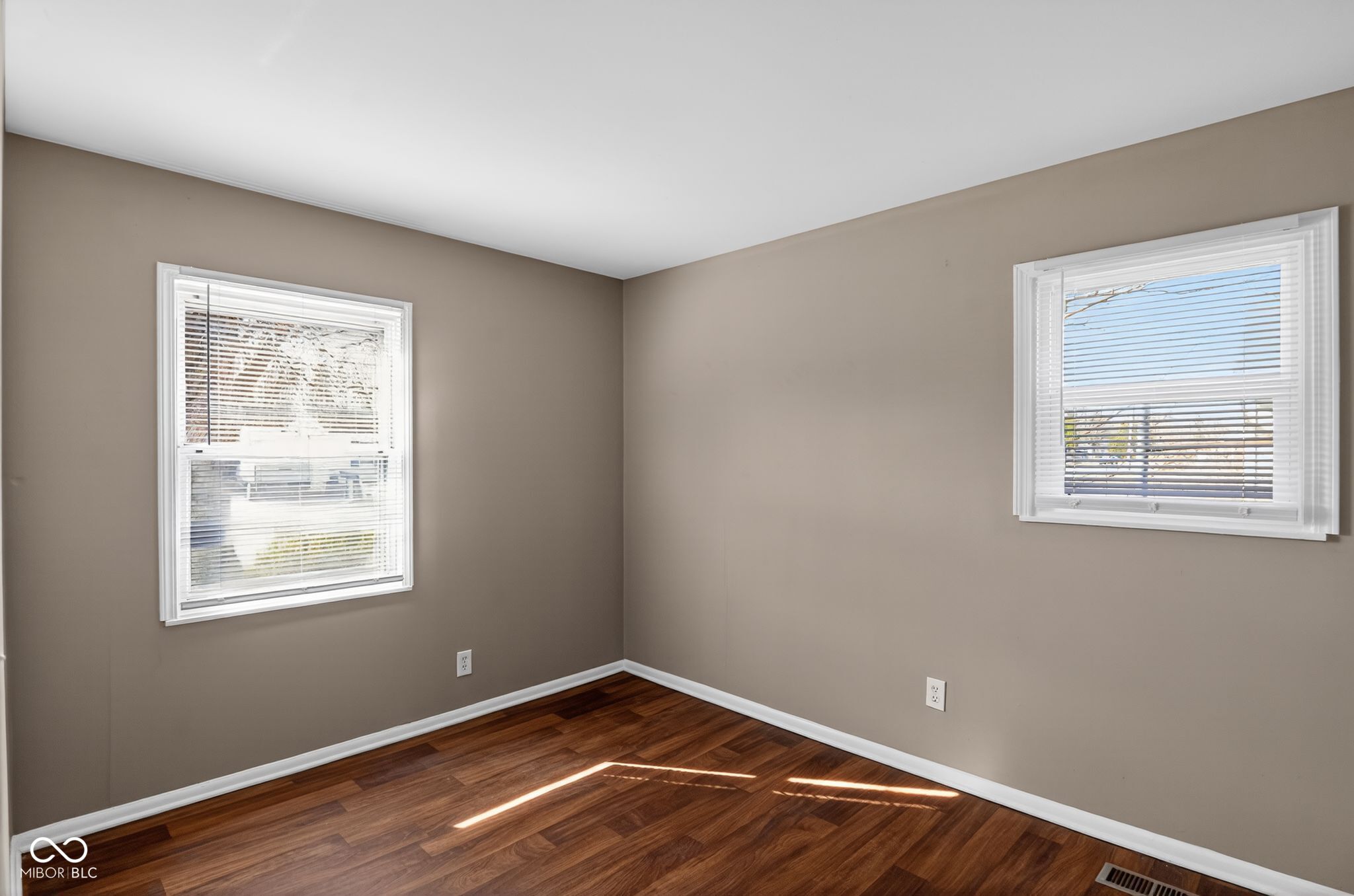 8724 Montery Road Indianapolis, IN 46226 - Photo 6 of 31
