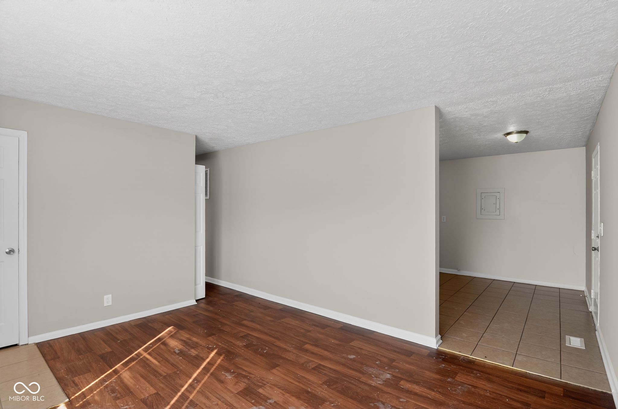 8724 Montery Road Indianapolis, IN 46226 - Photo 7 of 31