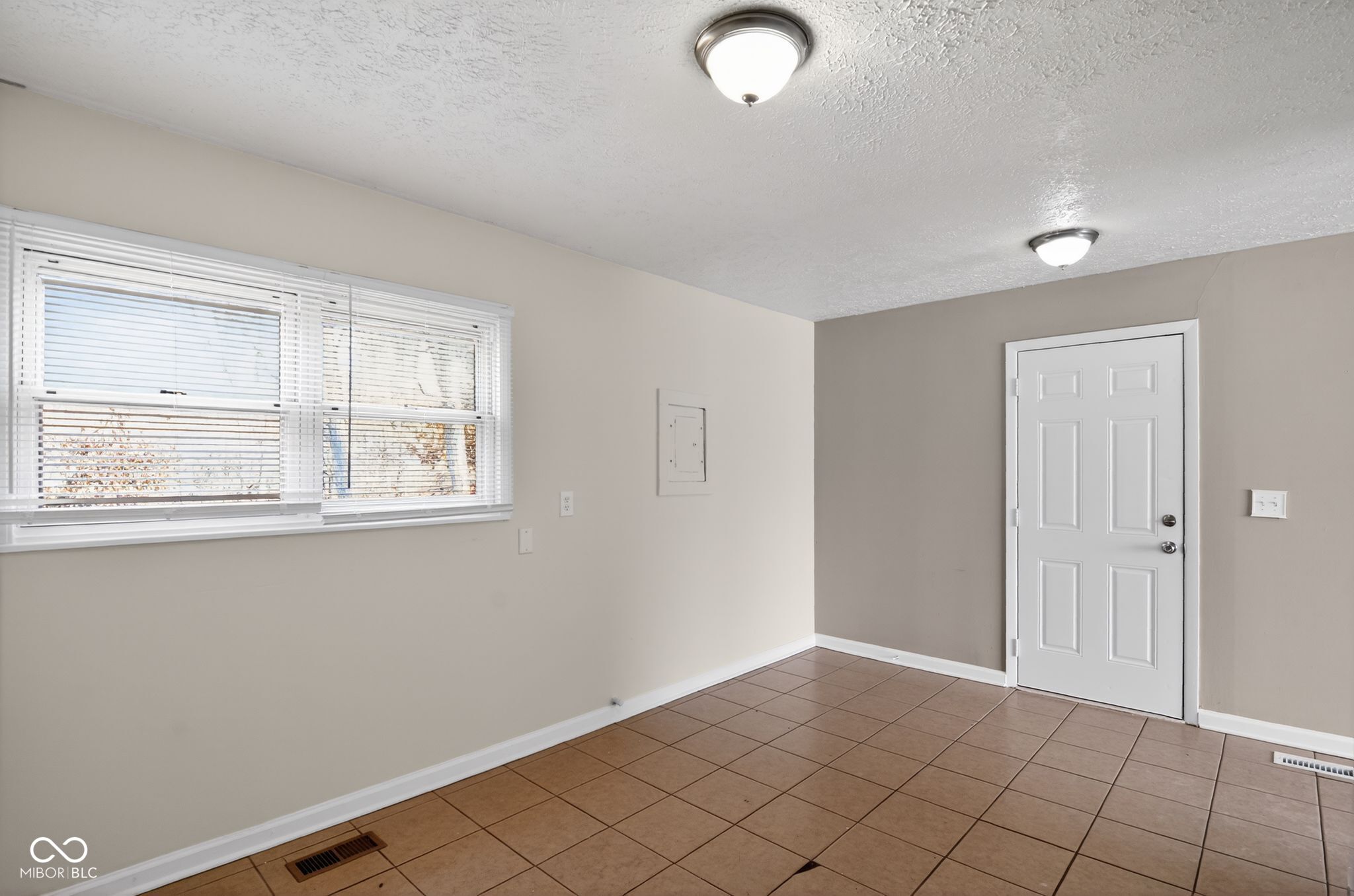 8724 Montery Road Indianapolis, IN 46226 - Photo 9 of 31