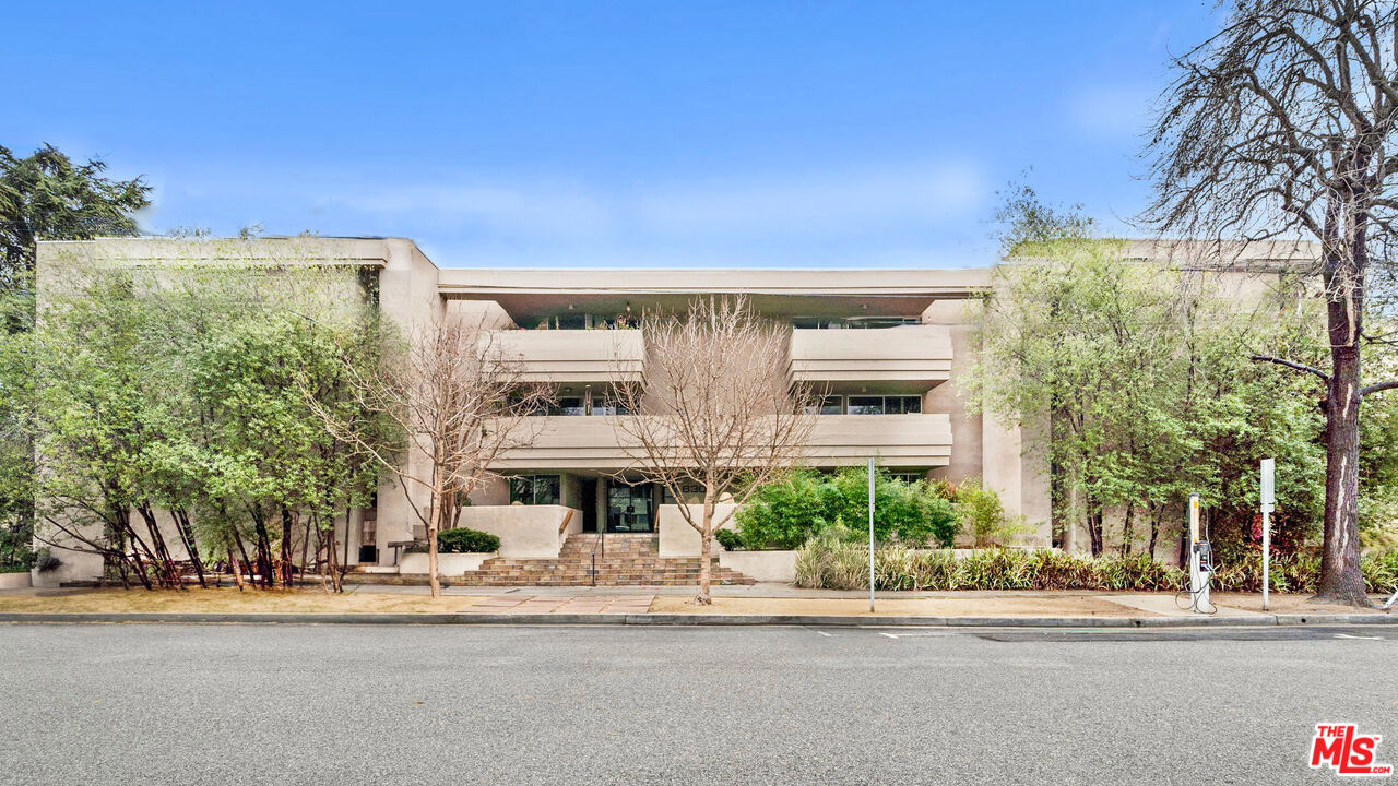 630 Idaho Avenue, Unit 102 Santa Monica, CA 90403 - Photo 1 of 38