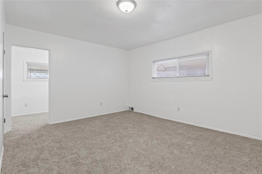 716 School Street McKees Rocks, PA 15136 - Photo 16 of 25 an empty room with a bench