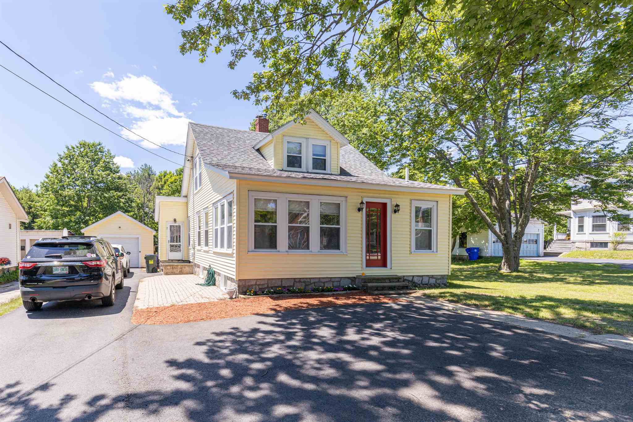 201 South Mammoth Road Manchester, NH 03109 - Photo 1 of 40