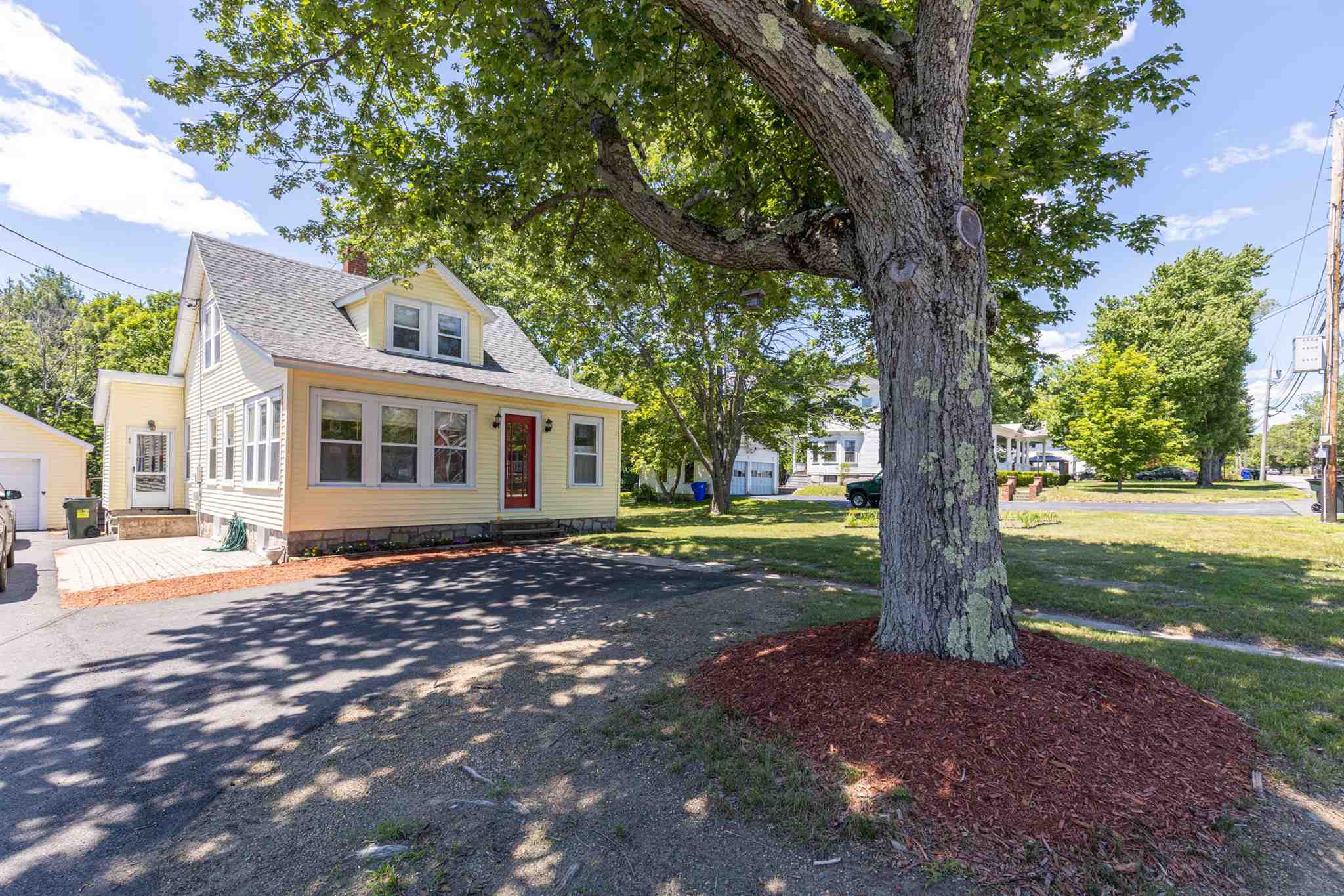 201 South Mammoth Road Manchester, NH 03109 - Photo 4 of 40