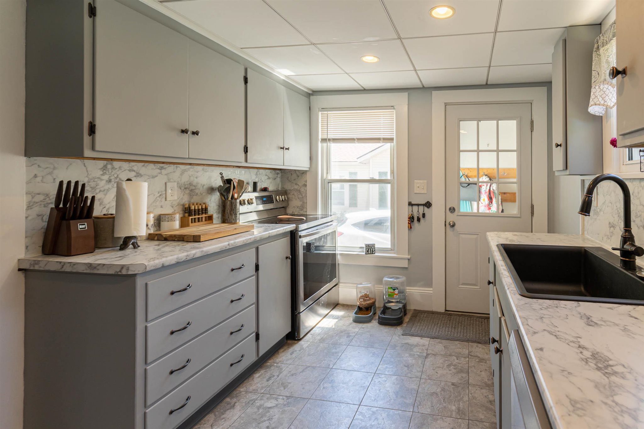 201 South Mammoth Road Manchester, NH 03109 - Photo 5 of 40