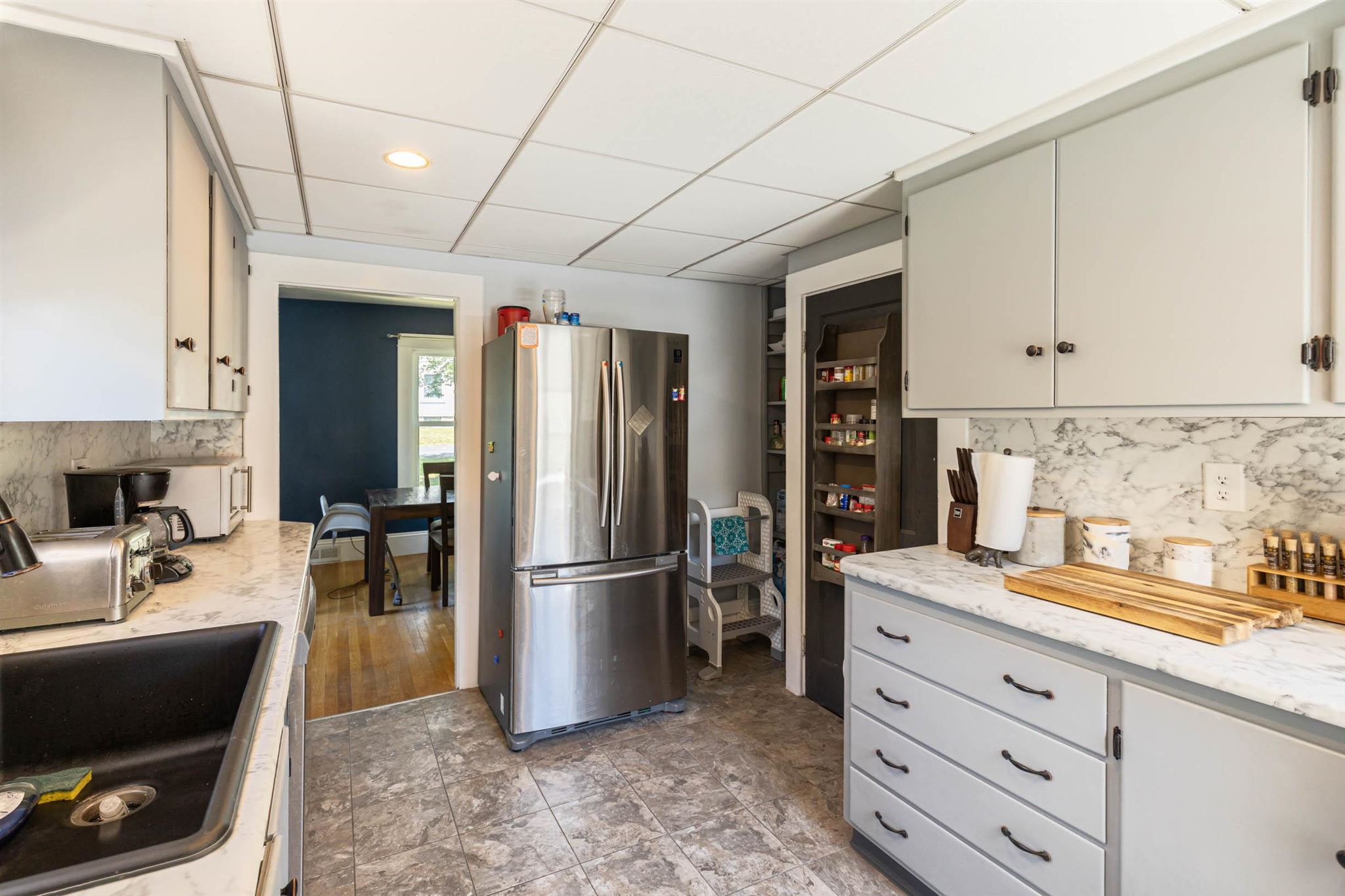 201 South Mammoth Road Manchester, NH 03109 - Photo 7 of 40