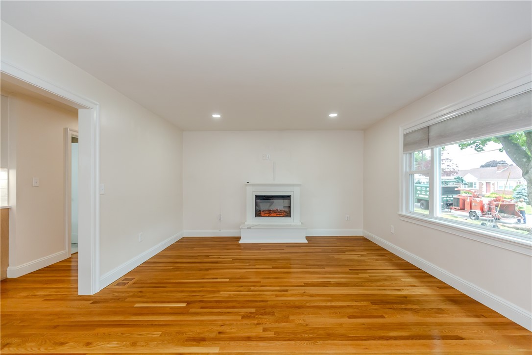 8 Barnes Street Smithfield, RI 02828 - Photo 21 of 48