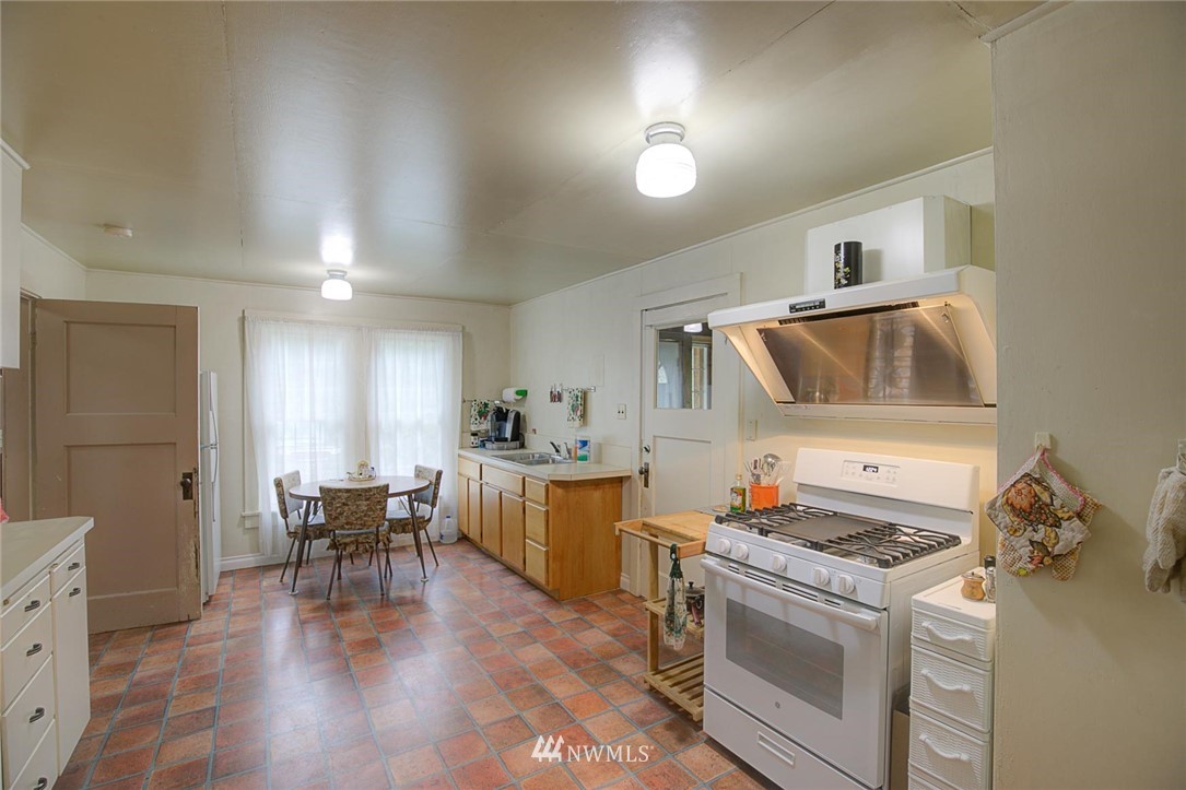 465 Ocean Beach Road Hoquiam, WA 98550 - Photo 7 of 26 Gallery Image 7