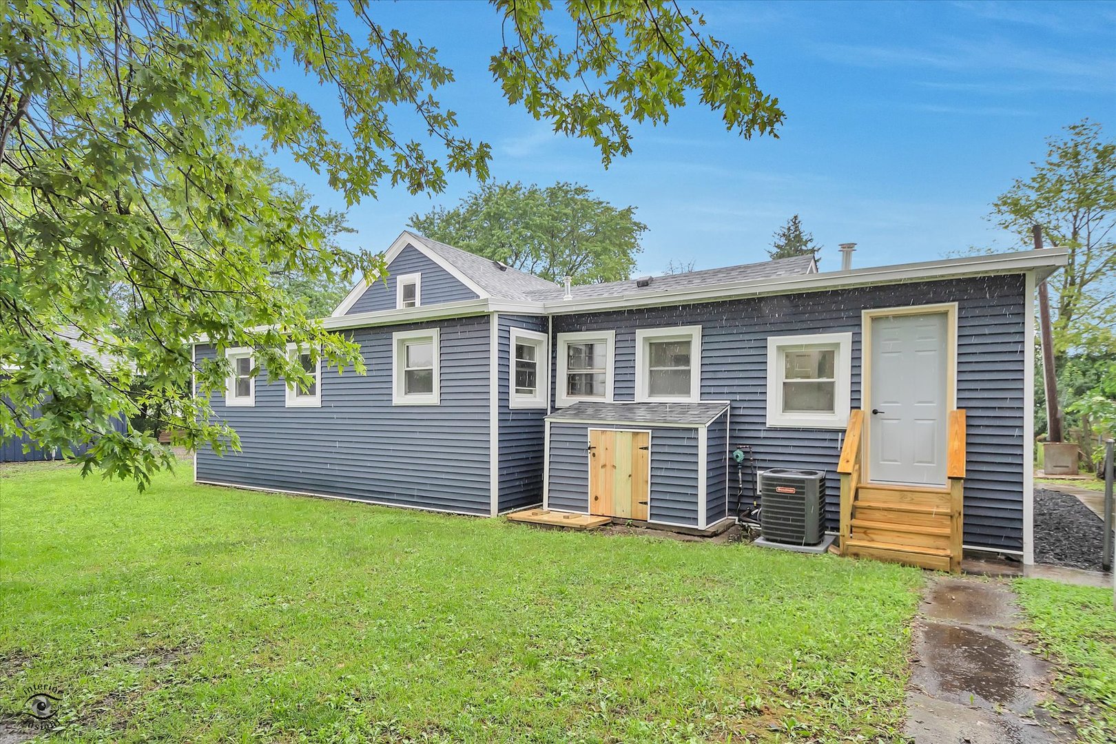 3032 West 9000N Road Manteno, IL 60950 - Photo 4 of 27 a front view of a house with a garden