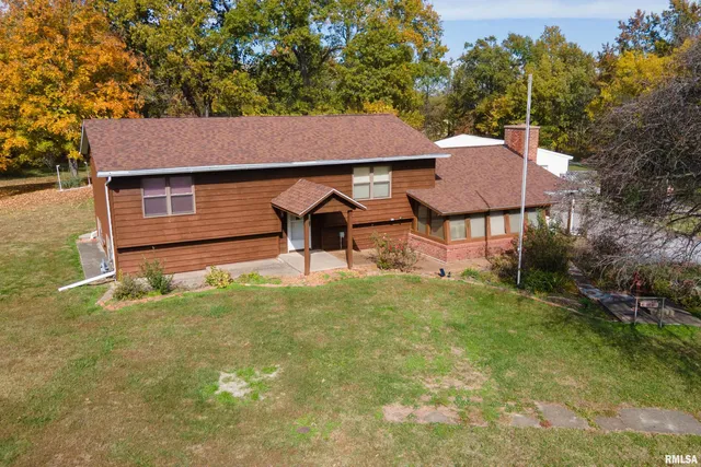 $249,000 | 402 Main Street, Broughton, IL 62817