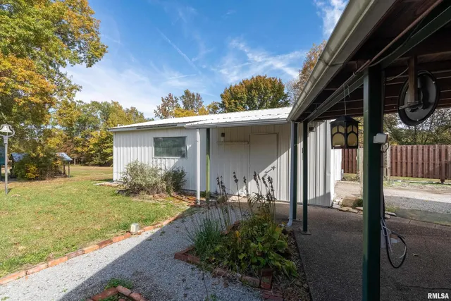 $249,000 | 402 Main Street, Broughton, IL 62817