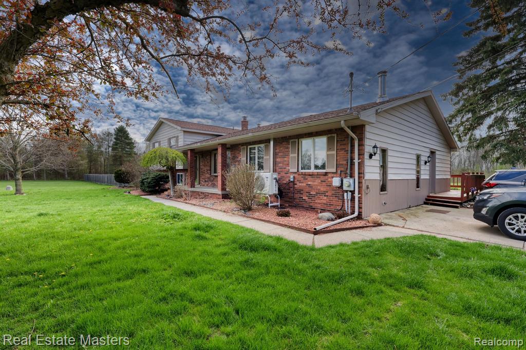 8187 Elms Road Flushing, MI 48433 - Photo 4 of 34