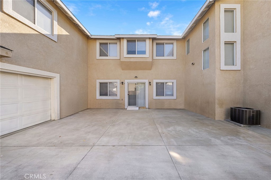 1494 Rabbit Peak Way Hemet, CA 92545 - Photo 5 of 45 a view of an outdoor space
