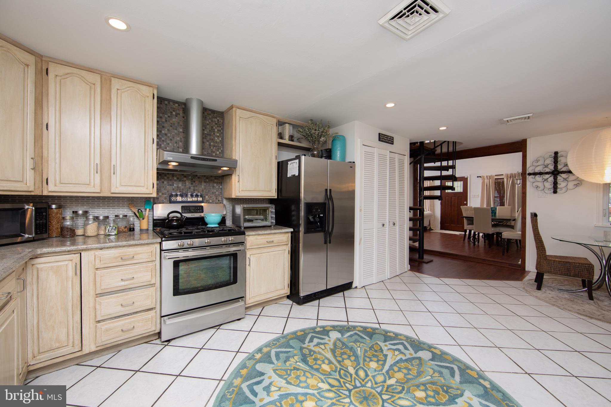 281 Sunset Road Barrington, NJ 08007 - Photo 12 of 54 Eat-in Kitchen