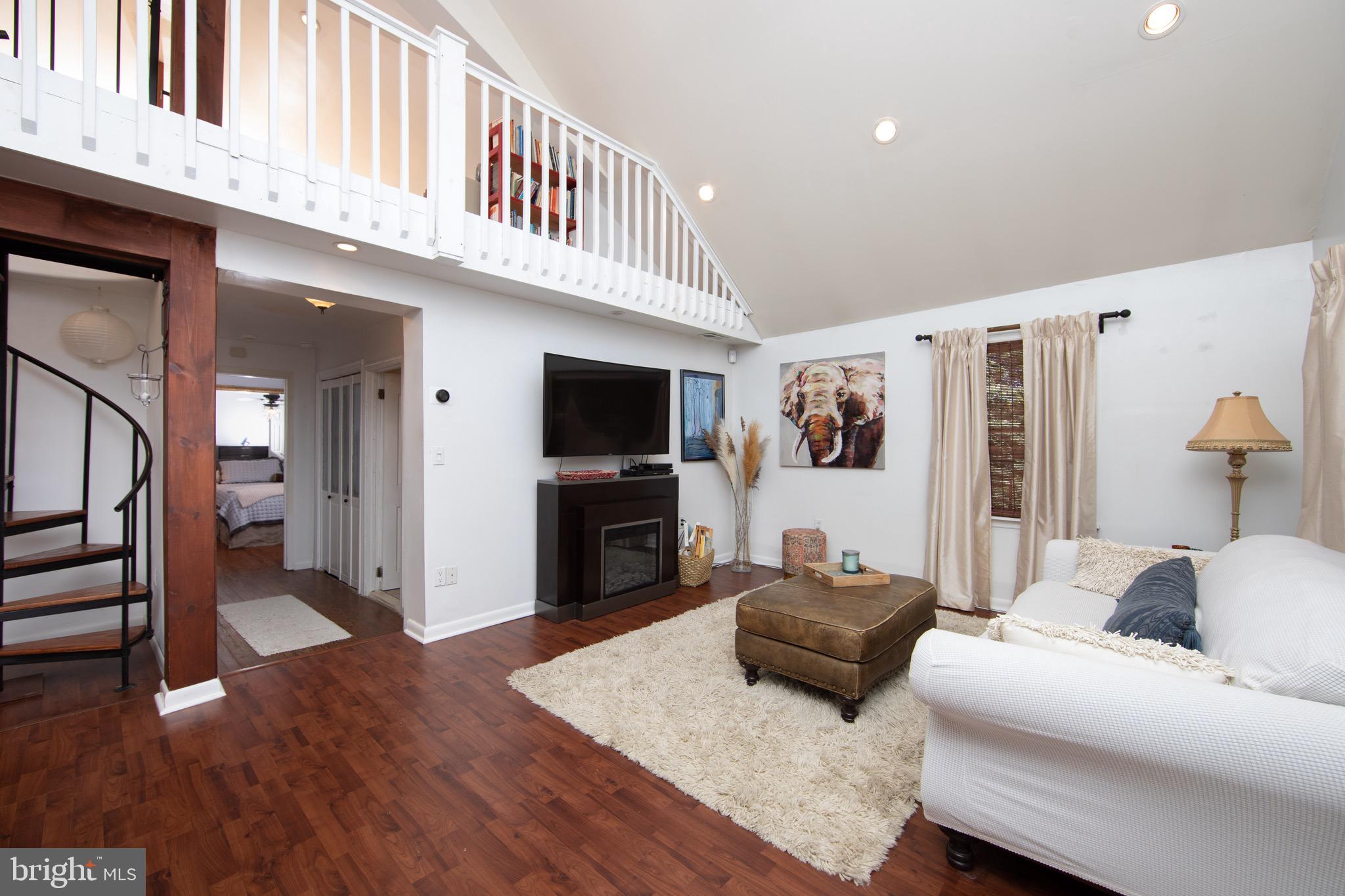 281 Sunset Road Barrington, NJ 08007 - Photo 2 of 54 Living Room