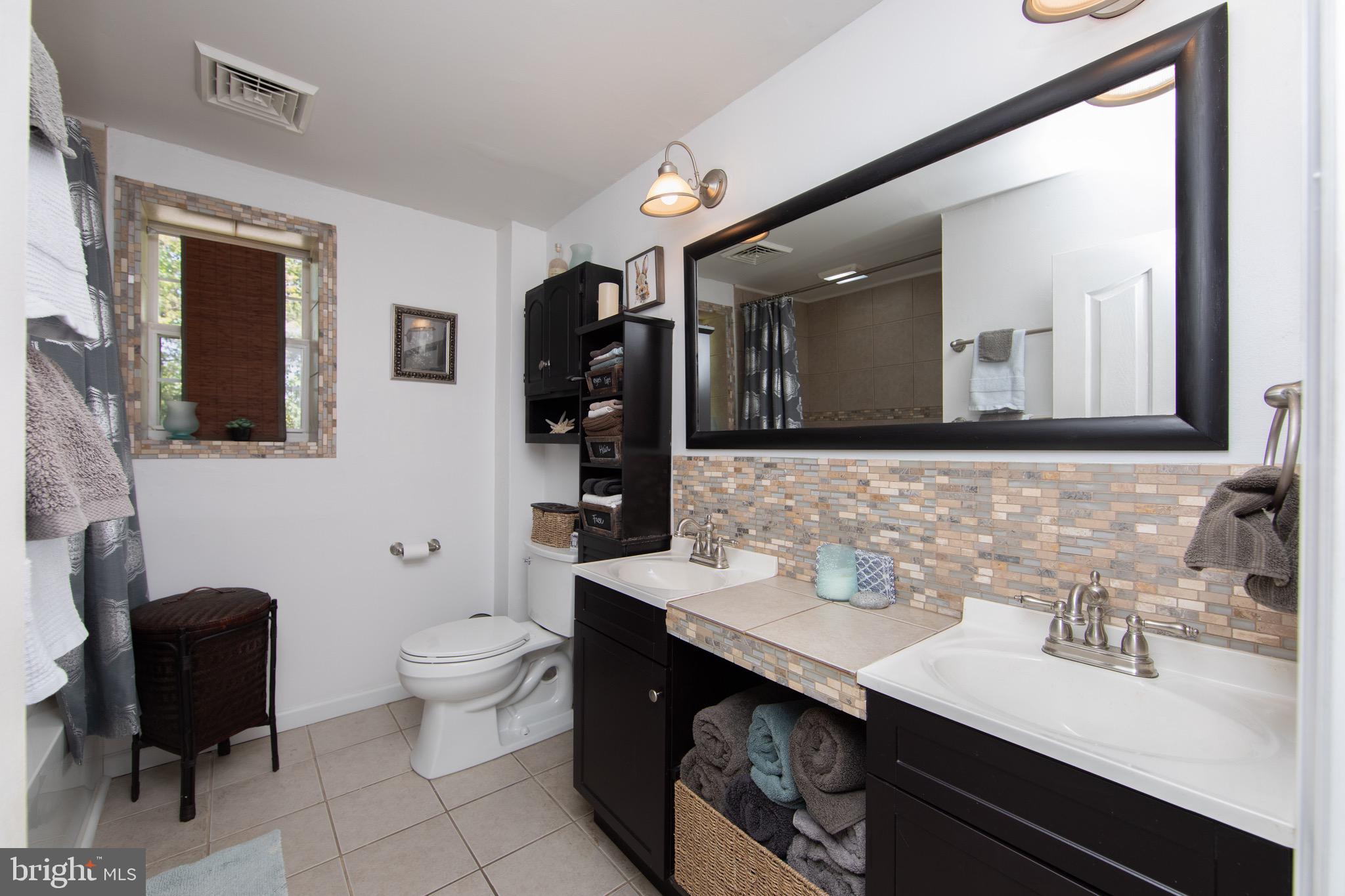 281 Sunset Road Barrington, NJ 08007 - Photo 23 of 54 Bathroom