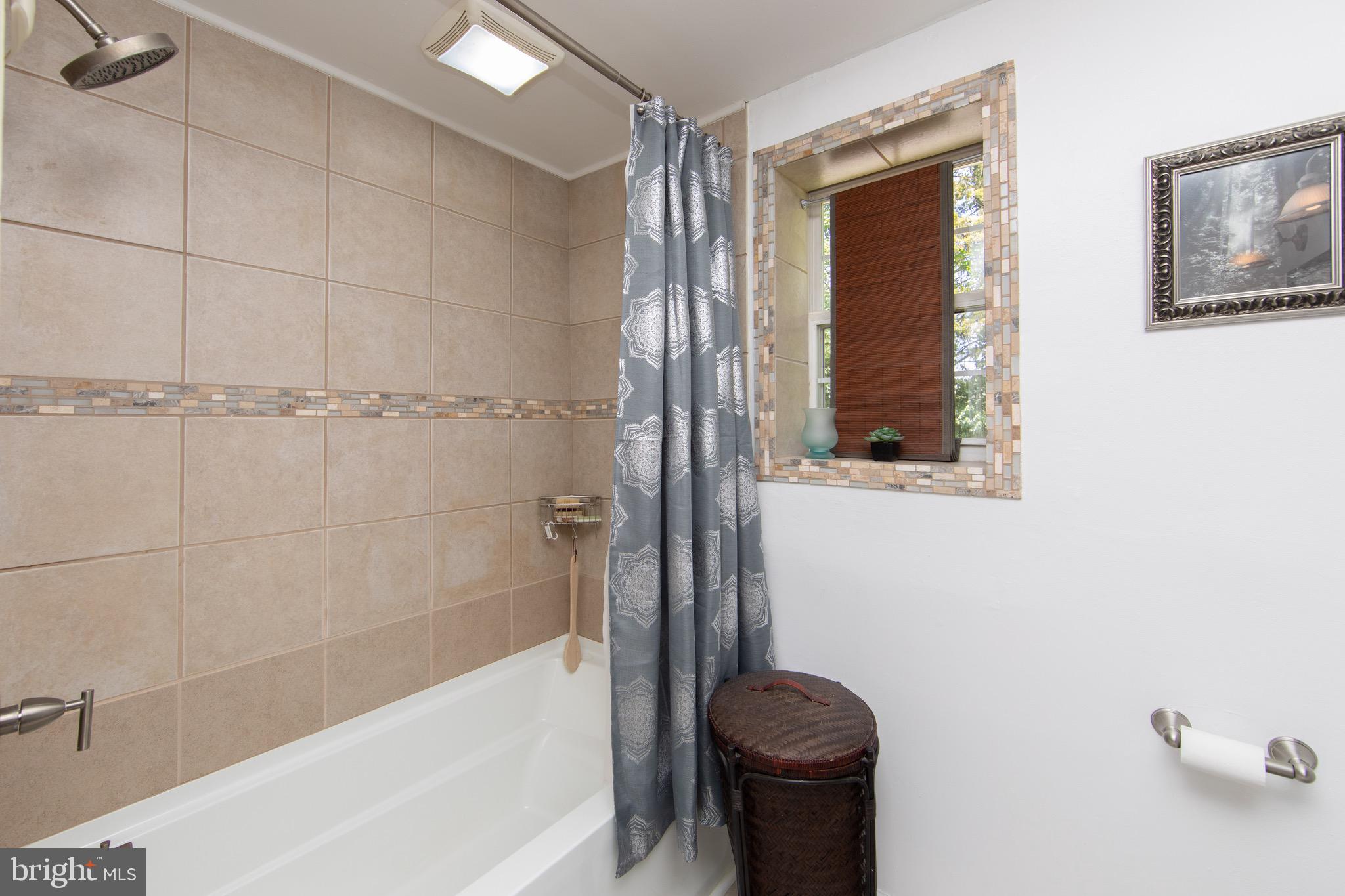 281 Sunset Road Barrington, NJ 08007 - Photo 24 of 54 Bathroom