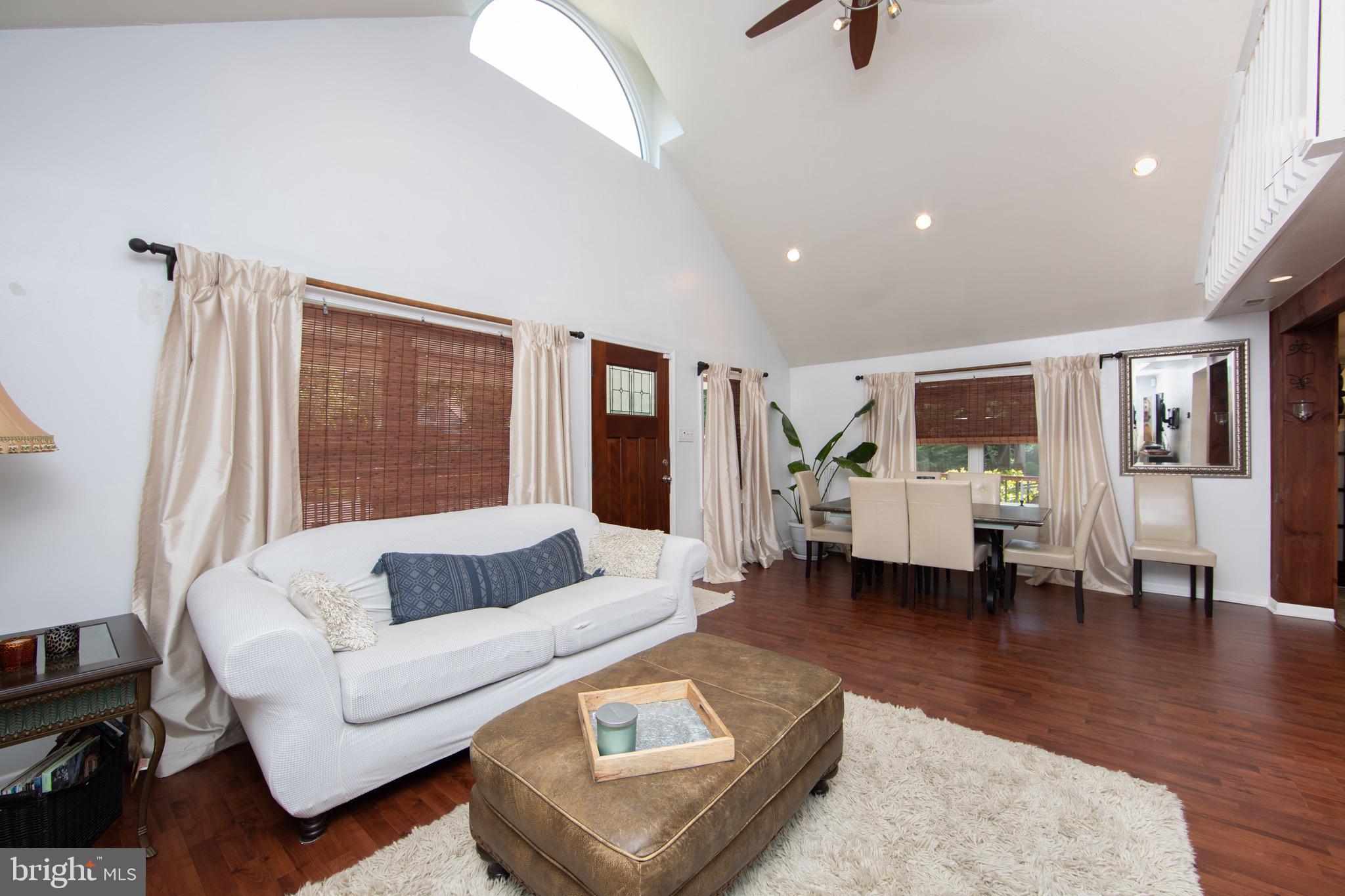 281 Sunset Road Barrington, NJ 08007 - Photo 3 of 54 Living Room