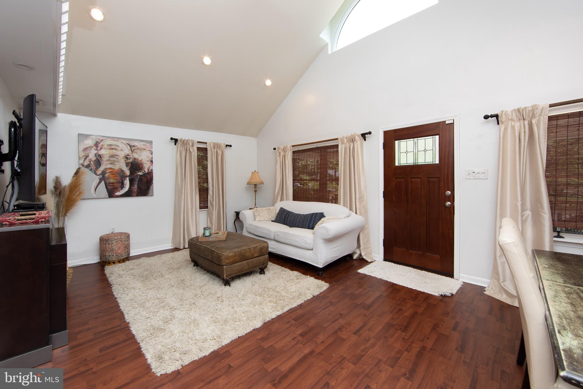 281 Sunset Road Barrington, NJ 08007 - Photo 4 of 54 Living Room