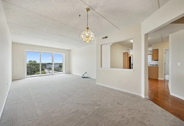 $405,000 | 5555 North Cumberland Avenue, Unit 804, Chicago, IL 60656