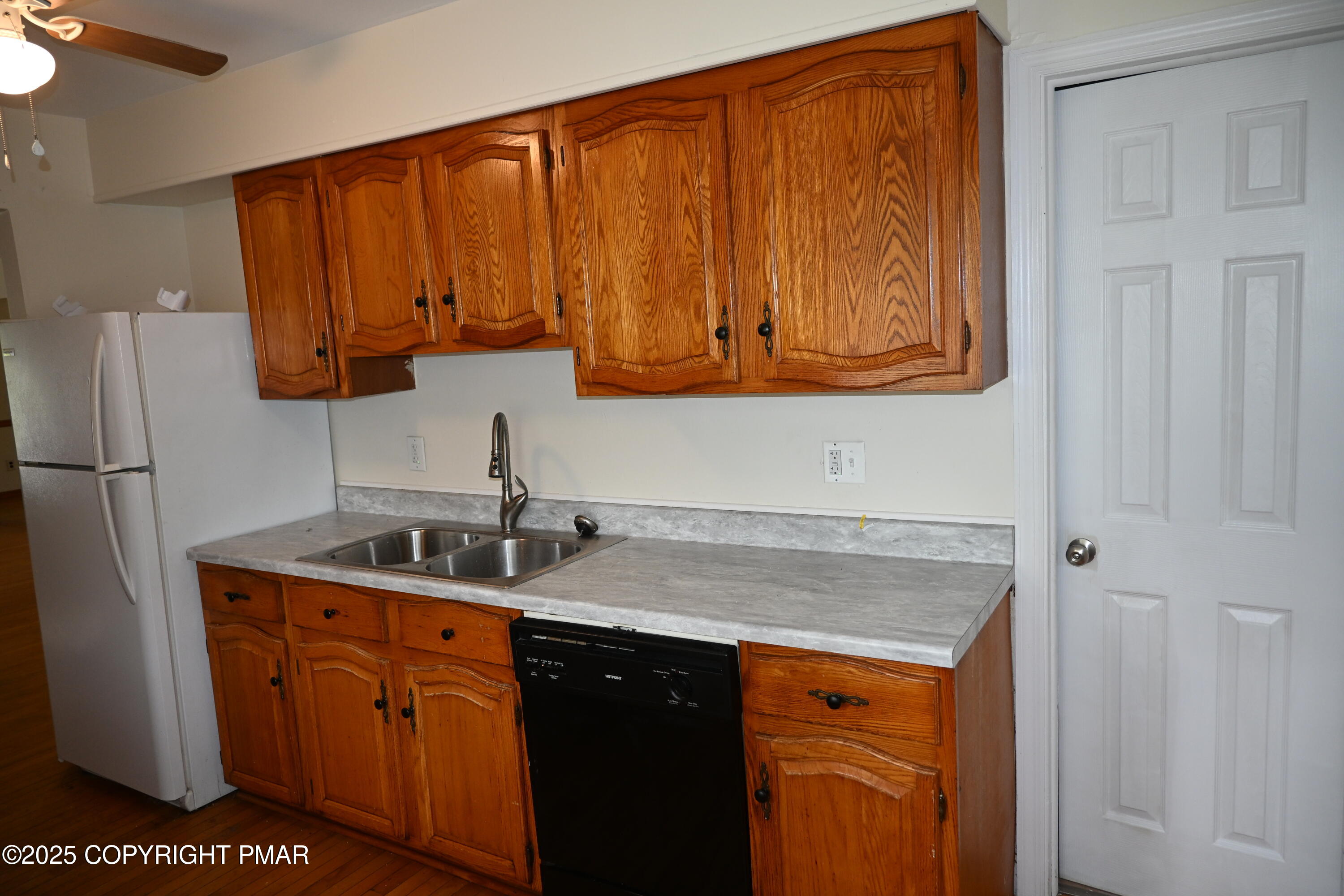 2167 Bushkill Circle Bushkill, PA 18324 - Photo 3 of 22 Kitchen