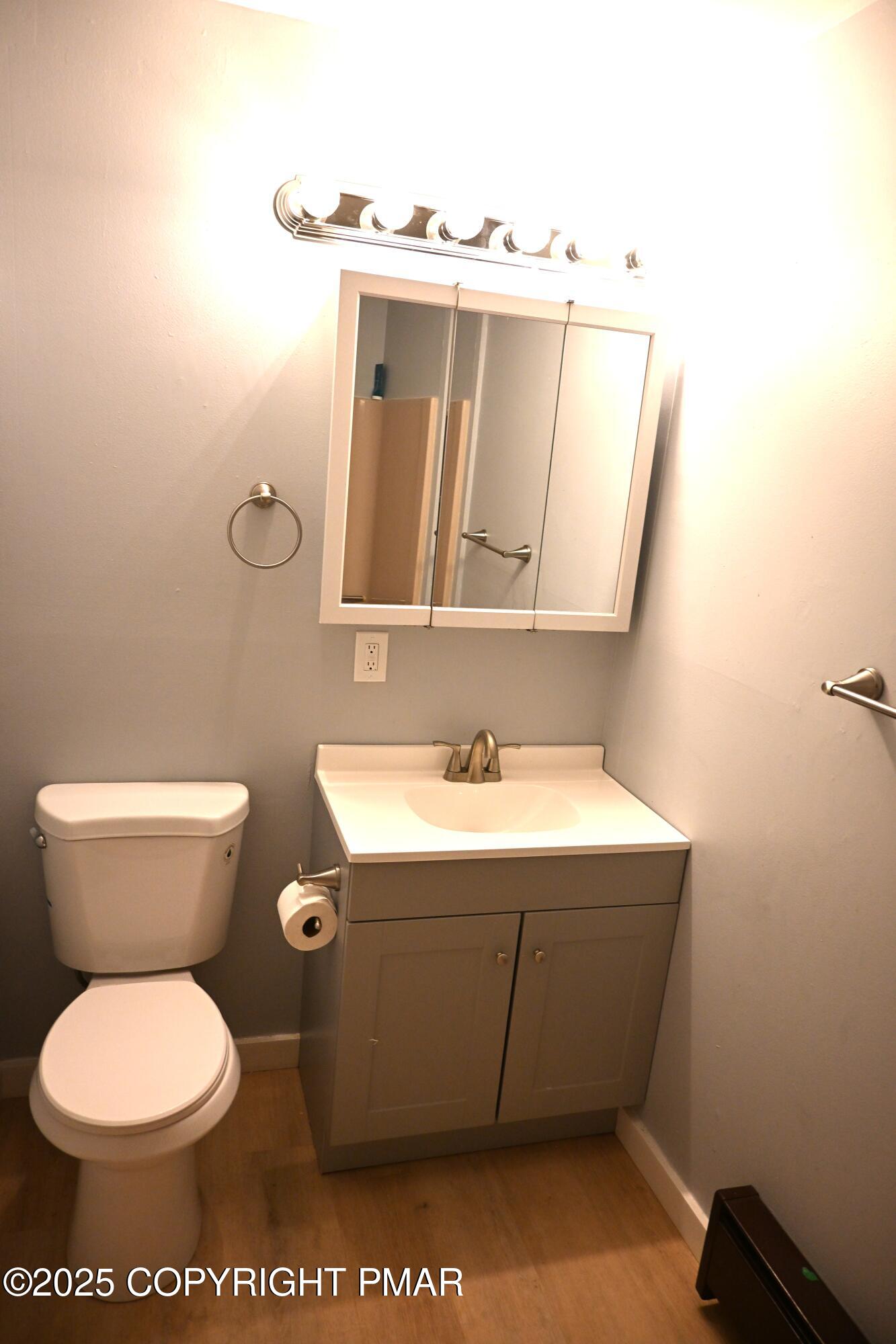 2167 Bushkill Circle Bushkill, PA 18324 - Photo 9 of 22 Full Bathroom