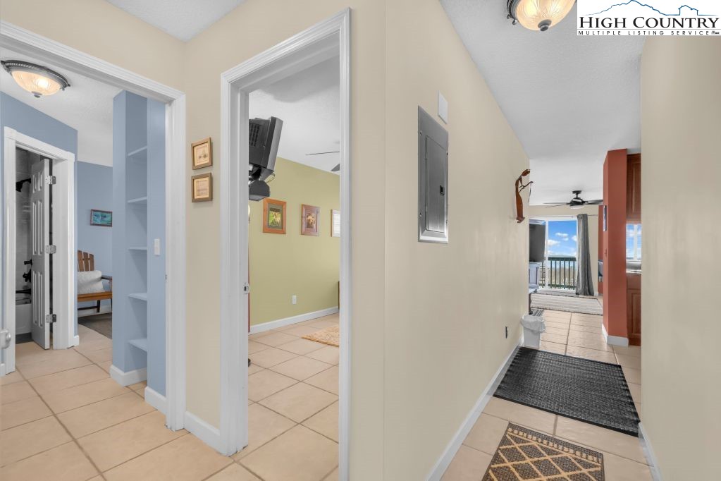 301 Pinnacle Inn Road, Unit 4314 Beech Mountain, NC 28604 - Photo 20 of 39 a view of a hallway view with staircase