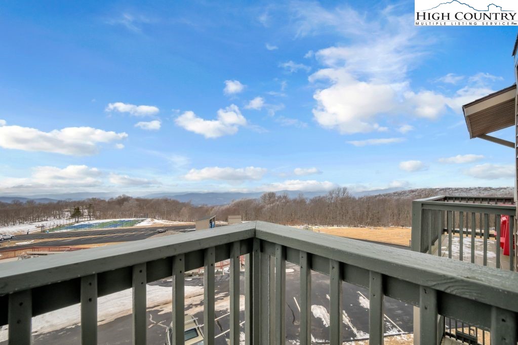 301 Pinnacle Inn Road, Unit 4314 Beech Mountain, NC 28604 - Photo 24 of 39 a view of a balcony with an ocean view